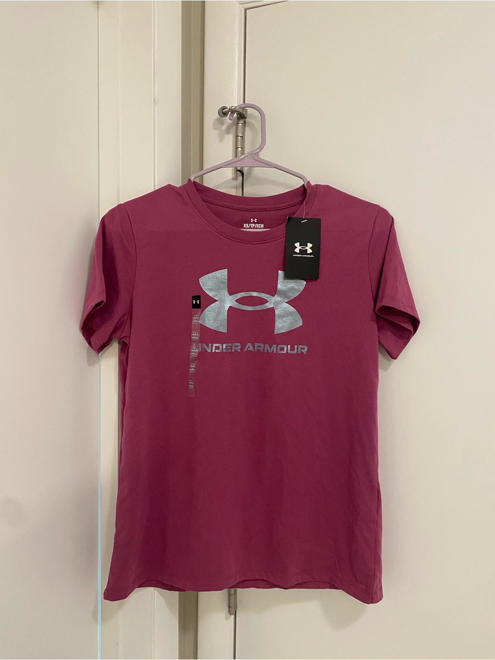 NWT Under Armour Raspberry Magenta Pink, Metallic Logo Short-Sleeve Tee